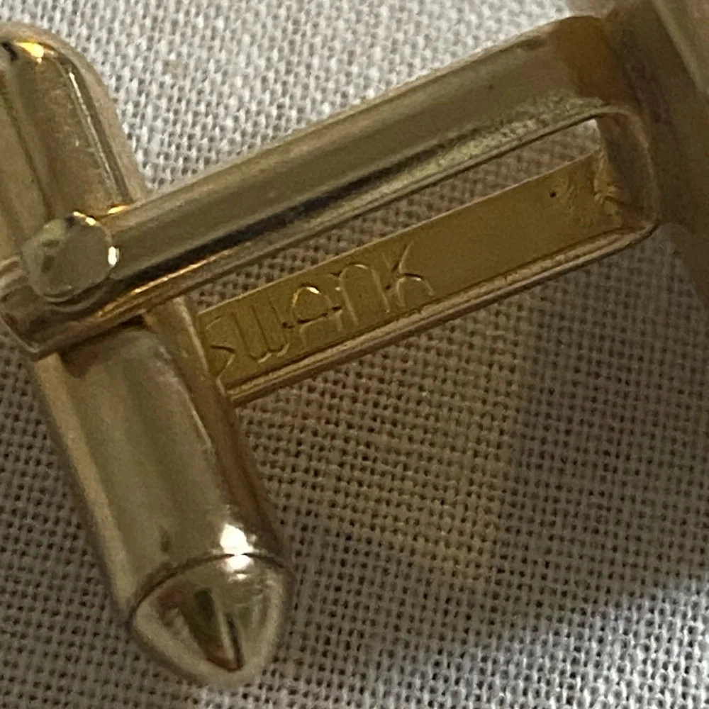 Swank Gold Tone Square Cuff links - Picture 3 of 3